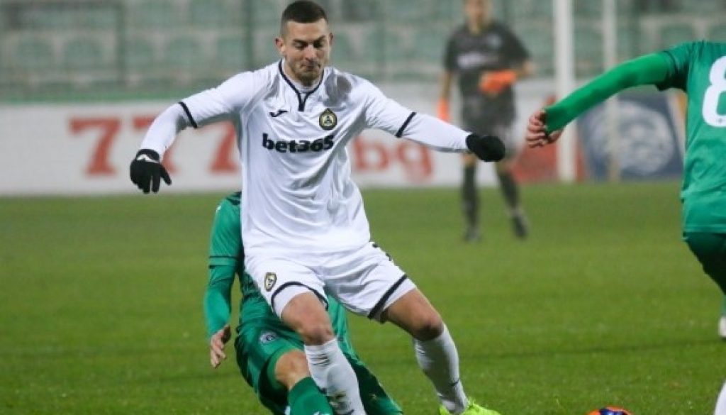 Славия bet365