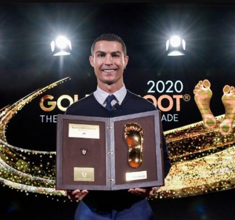 Кристиано Роналдо bet365 Кристиано Роналдо е получил наградата си Golden Foot bet365
