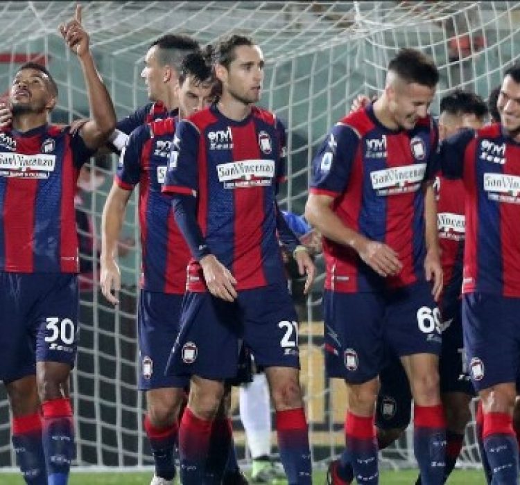 Кротоне - Парма bet365 Кротоне победи с 2:1 Парма bet365