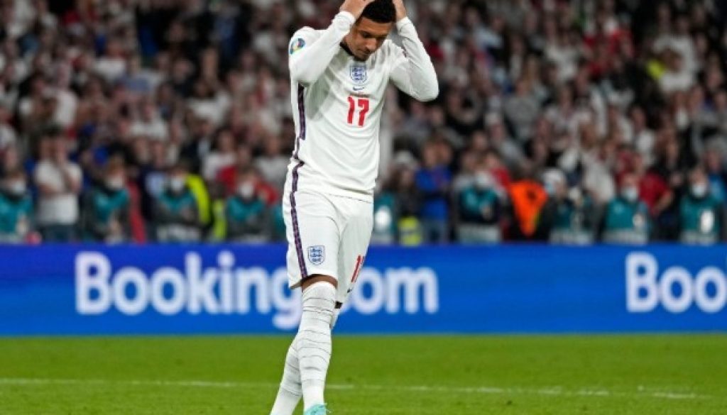 Джейдън Санчо се извини за пропусната дузпа на финала на Евро 2020 bet365