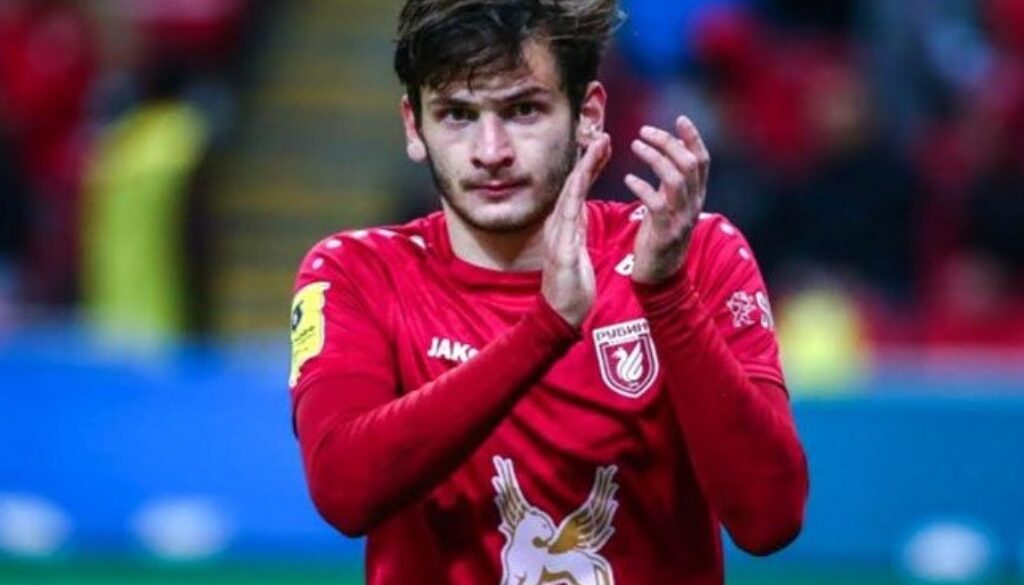 Наполи не се е отказал от плана да привлече Хвича Кварацхелия bet365