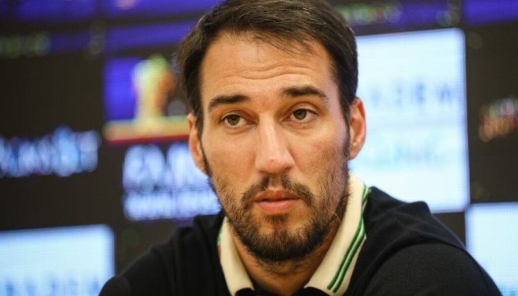 Полузащитникът Ивелин Попов официално се раздели със Сочи bet365