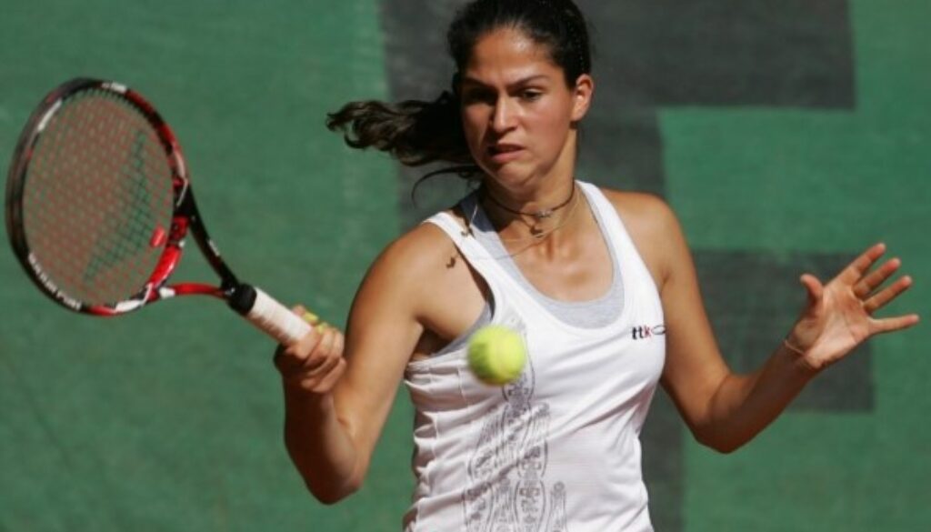 Изабелла Шиникова се класира за втория кръг на турнира в Амстелвеен bet365